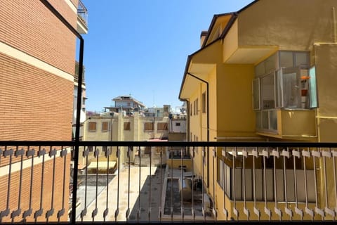 11 seats Wi-fi 3 bedrooms 2 bathrooms near the sea Apartment in San Benedetto del Tronto