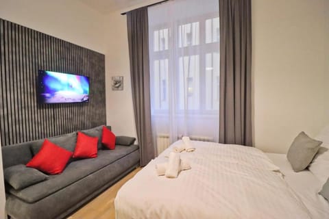 Bed, TV and multimedia, Seating area, Bedroom, towels