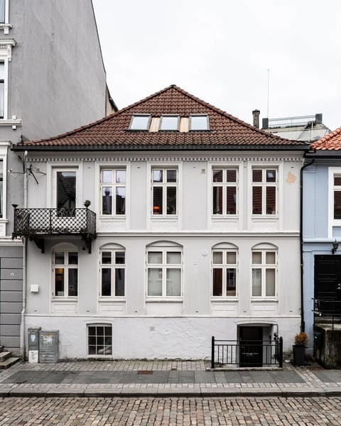 Property building, Day