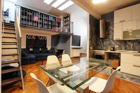 Lounge or bar, Dining area, fireplace, stove