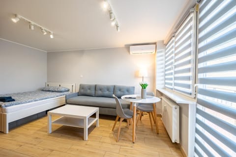 Bed, Seating area