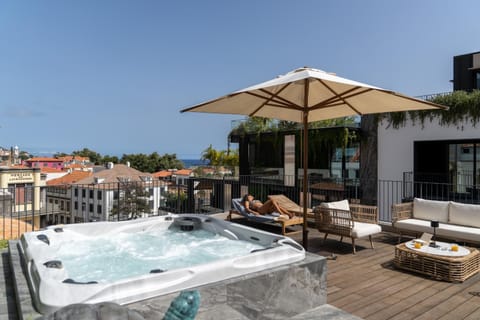 Hot Tub, Balcony/Terrace, City view