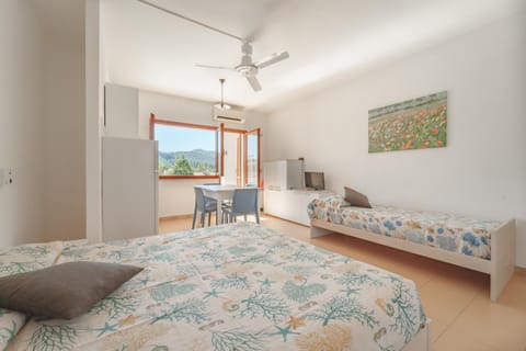 Bedroom, air conditioner