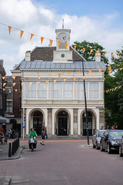 Property building, Day, Location