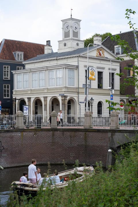 Property building, Day, Location