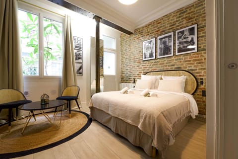 Bed, Living room, Bedroom