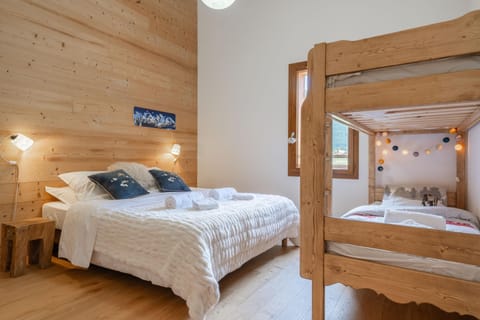 Bed, Photo of the whole room, Bedroom, bunk bed, towels