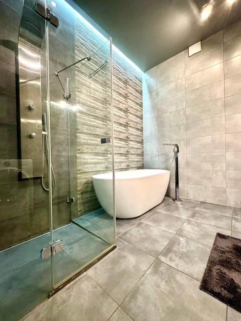 Shower, Bathroom, Bath, towels