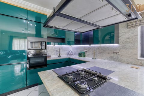 Kitchen or kitchenette, Pool view, Swimming pool, minibar, pet friendly, stove