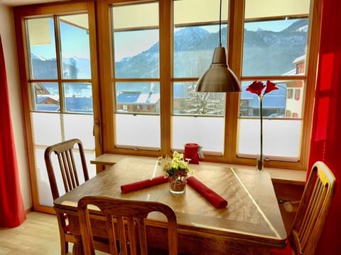 Seating area, Dining area, Mountain view