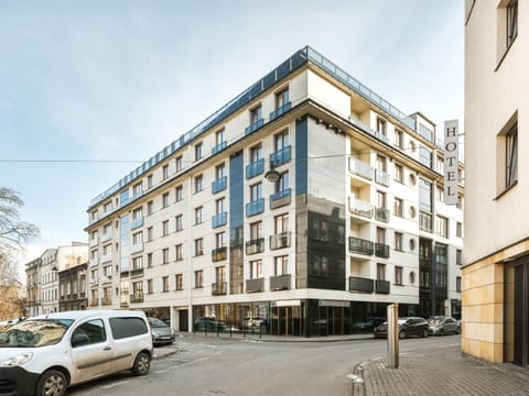 Property building, Day, Neighbourhood, City view, Street view, Location