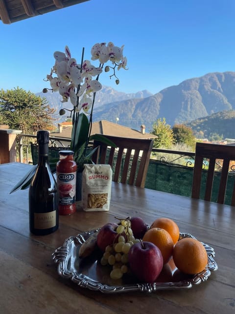 Day, Natural landscape, Food and drinks, Dining area, Mountain view