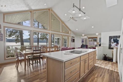 Lakefront Cabin Retreat with Stunning CDA Views Cabin in Kootenai County