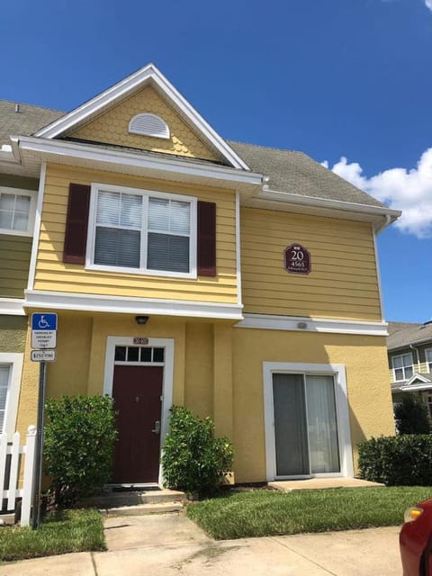 4 Bedroom 3 Bathroom Villas At SevenDwarfs 20-102 House in Kissimmee