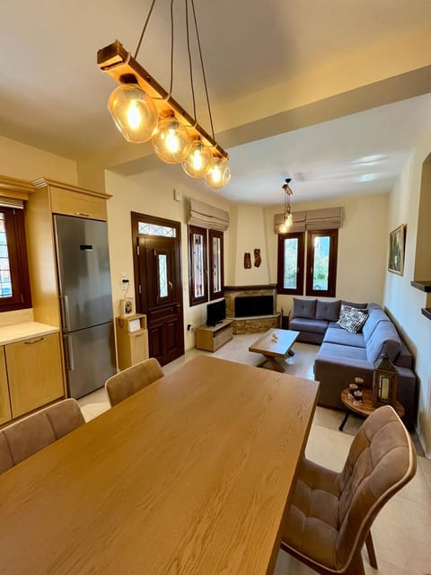 Living room, Photo of the whole room, Seating area, Dining area