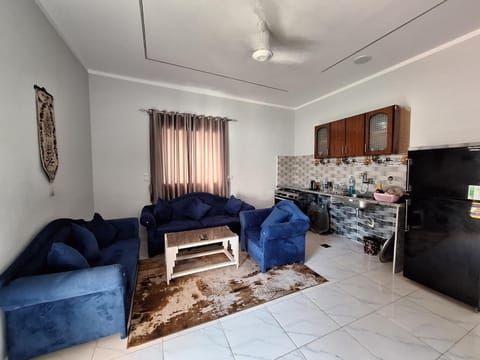 Kitchen or kitchenette, Living room, Seating area, Dining area, minibar