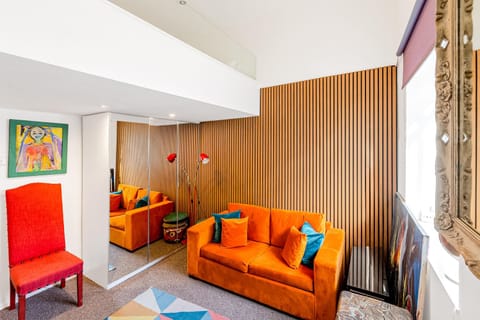 Living room, Seating area