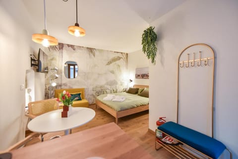 Bed, Living room, Photo of the whole room, Seating area, Bedroom, towels