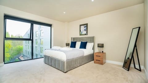 Fantastic 2 Bedroom Apartment in Birmingham Apartment in Metropolitan Borough of Solihull
