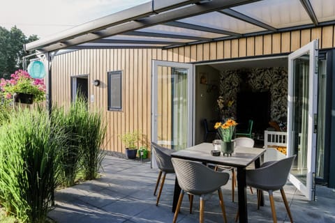 Property building, Garden, Dining area