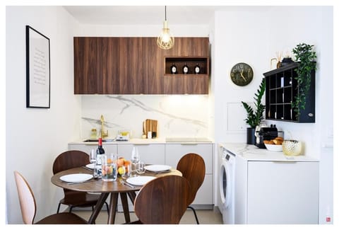 Kitchen or kitchenette, Dining area, stove