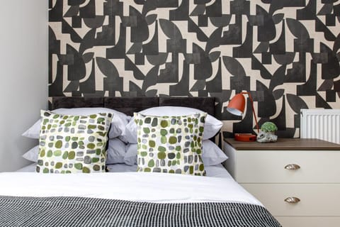 Stylish-5bed-5bath-FreeParking-By FabAccommodation Apartment in Bristol