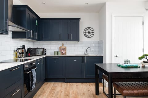 Stylish-5bed-5bath-FreeParking-By FabAccommodation Apartment in Bristol