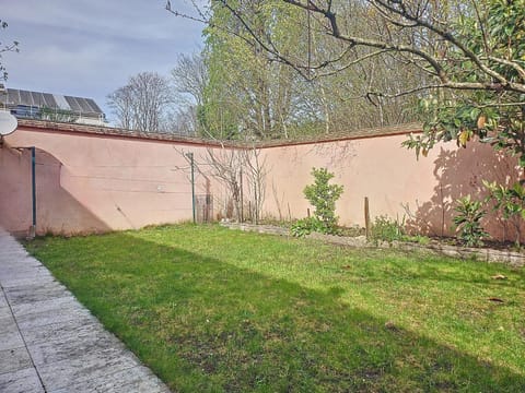 Maison familiale House in Suresnes