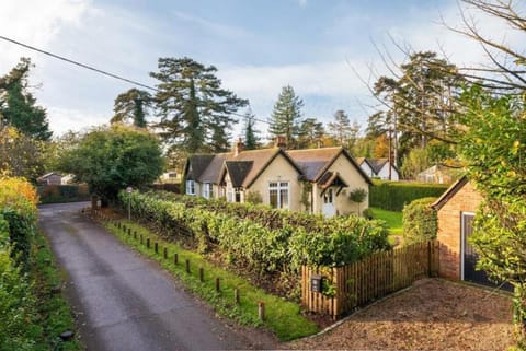 Badgemore Cottage House in Henley-on-Thames