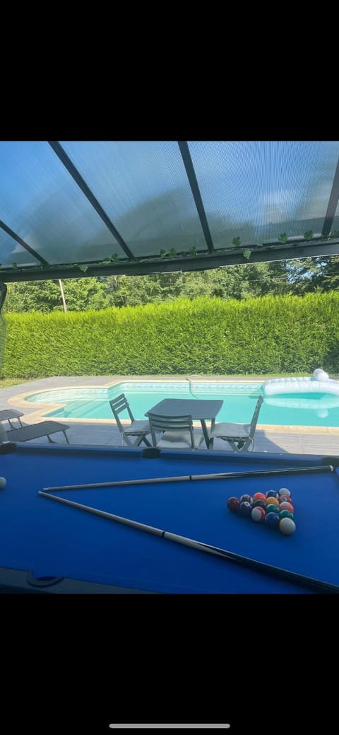 Swimming pool, sunbed