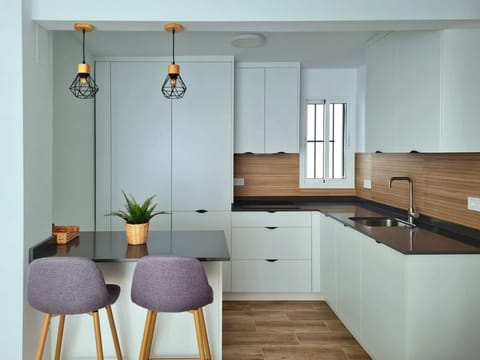 Kitchen or kitchenette, Dining area, stove