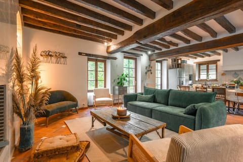 Living room, Seating area