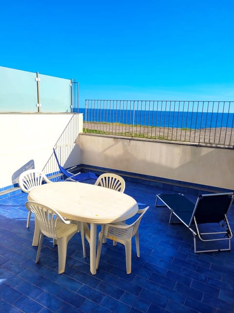 Patio, Day, View (from property/room), Balcony/Terrace, Dining area, Sea view