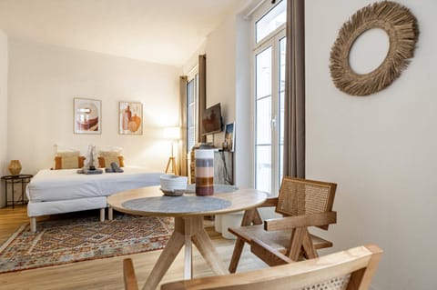 Bed, Living room, Photo of the whole room, Dining area, Bedroom