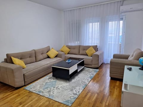TV and multimedia, Living room, Seating area, air conditioner