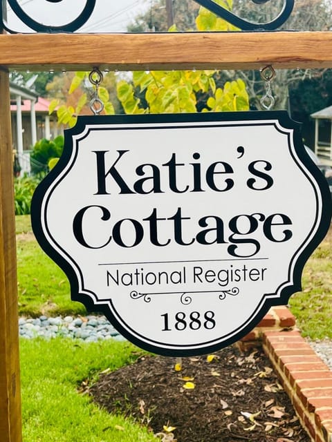 Katie's Cottage in Natchez, Charming Historic Home House in Natchez