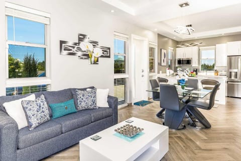 Living room, Dining area
