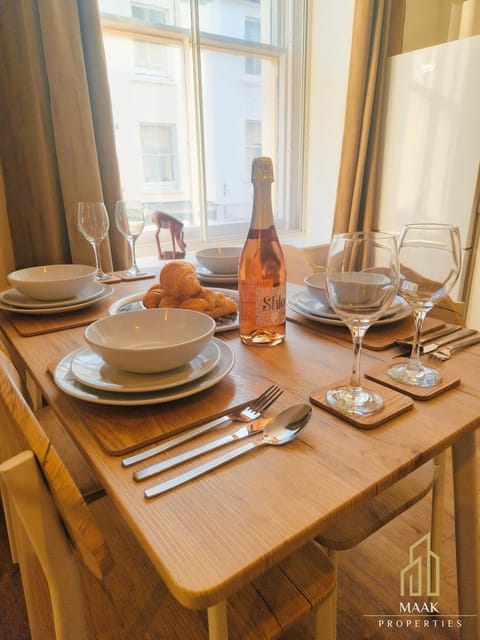 Dining area, heating, internet