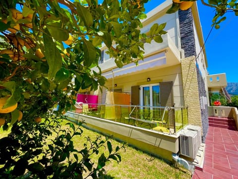 Property building, Patio, Spring, Garden, Balcony/Terrace, Garden view