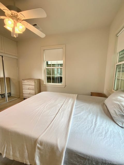 Enchanting Garden District Apartment in Garden District