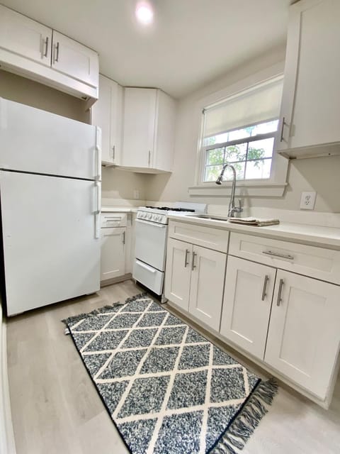 Enchanting Garden District Apartment in Garden District