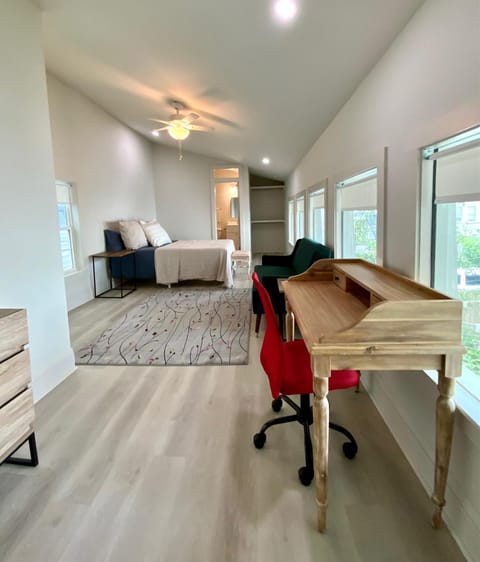 Enchanting Garden District Apartment in Garden District