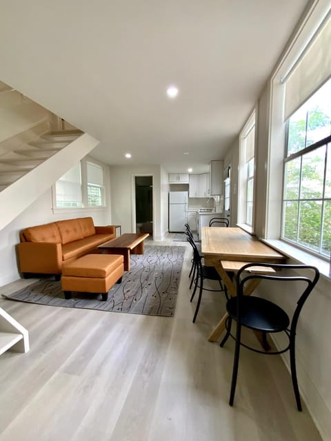 Enchanting Garden District Apartment in Garden District