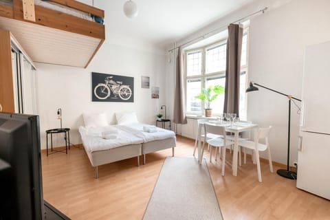Bed, Living room, Photo of the whole room, Seating area, Dining area, Bedroom