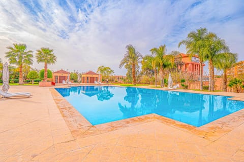 Property building, Day, Natural landscape, Garden, Garden view, Garden view, Pool view, Swimming pool, sunbed