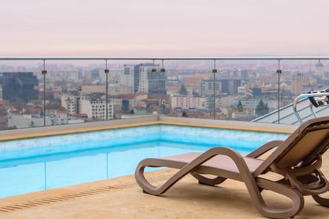 Day, Balcony/Terrace, City view, Pool view, Swimming pool, Swimming pool, sunbed