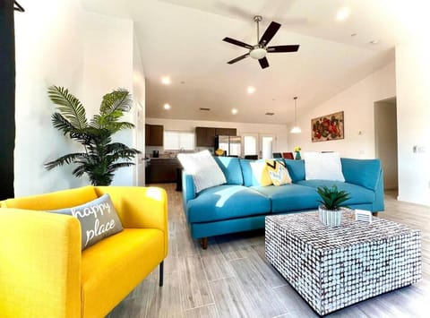 Gorgeous Home, Great Vibes & Nonstop Fun! House in Desert Hot Springs