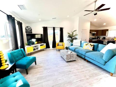 Gorgeous Home, Great Vibes & Nonstop Fun! House in Desert Hot Springs