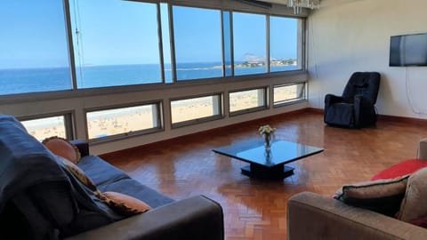 Copacabana Ocean View Apartment in Rio de Janeiro