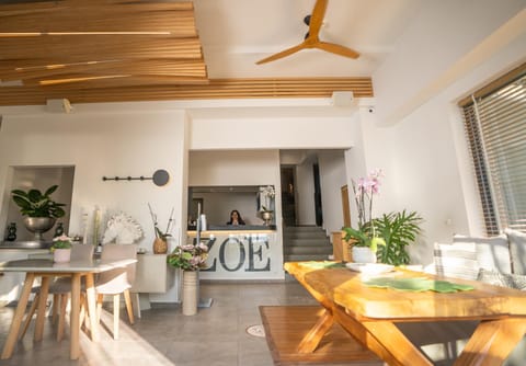 Living room, Lobby or reception, Seating area, Dining area